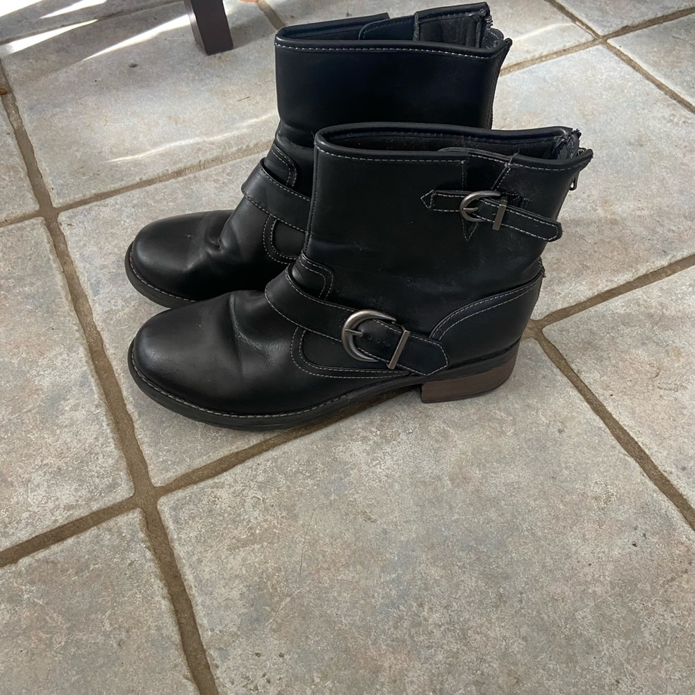 Woman’s Eastland  boots size 9